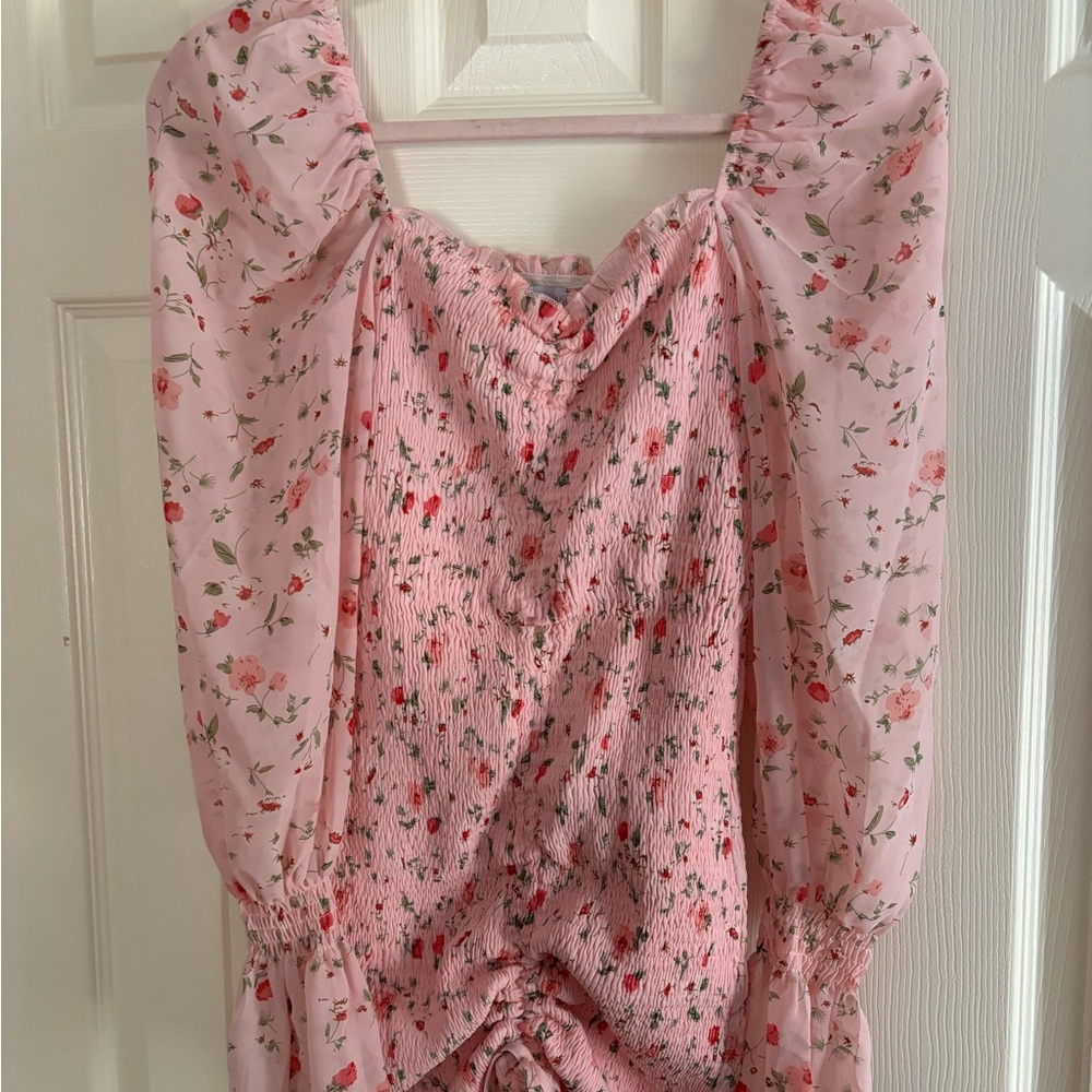 Princess Polly Wild Flowers Mini Dress!
Size 4